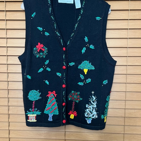 Vintages Victoria Jones Ugly Christmas grandma beaded sweater vest Sz M - Picture 6 of 6
